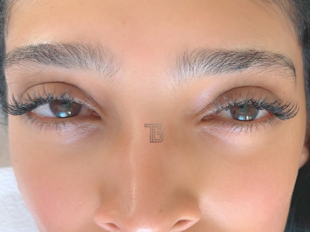 Briana's finished cat-eye Extra Full lash set, eyes open
